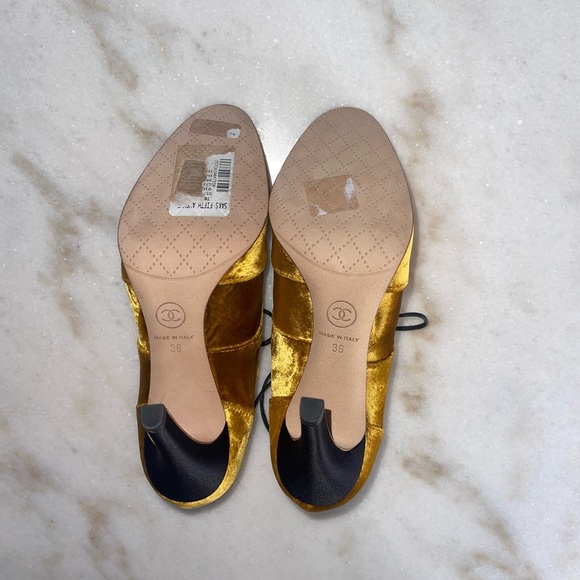 Chanel Velvet Gold Mustard Lace Up Oxford Heel Pump - Picture 14 of 17